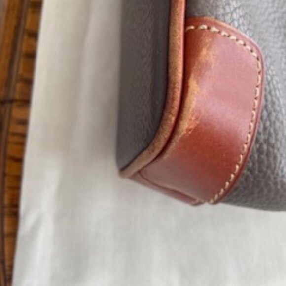 Dooney & Bourke  Bucket, Cross Body , Zip closure - Picture 5 of 5